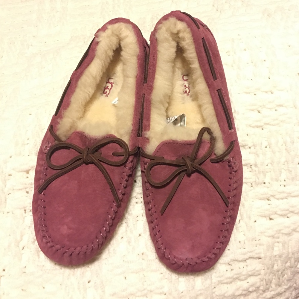 😻❣️ New without tags UGG fuzzy house shoes! ❣️😻